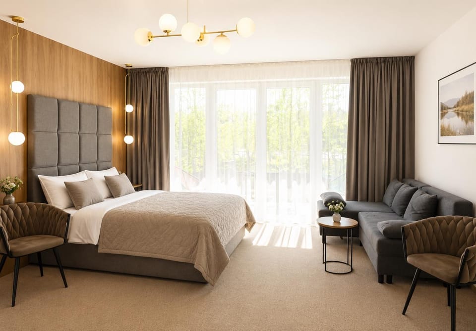 Bed, Living room, Photo of the whole room, Seating area, Bedroom
