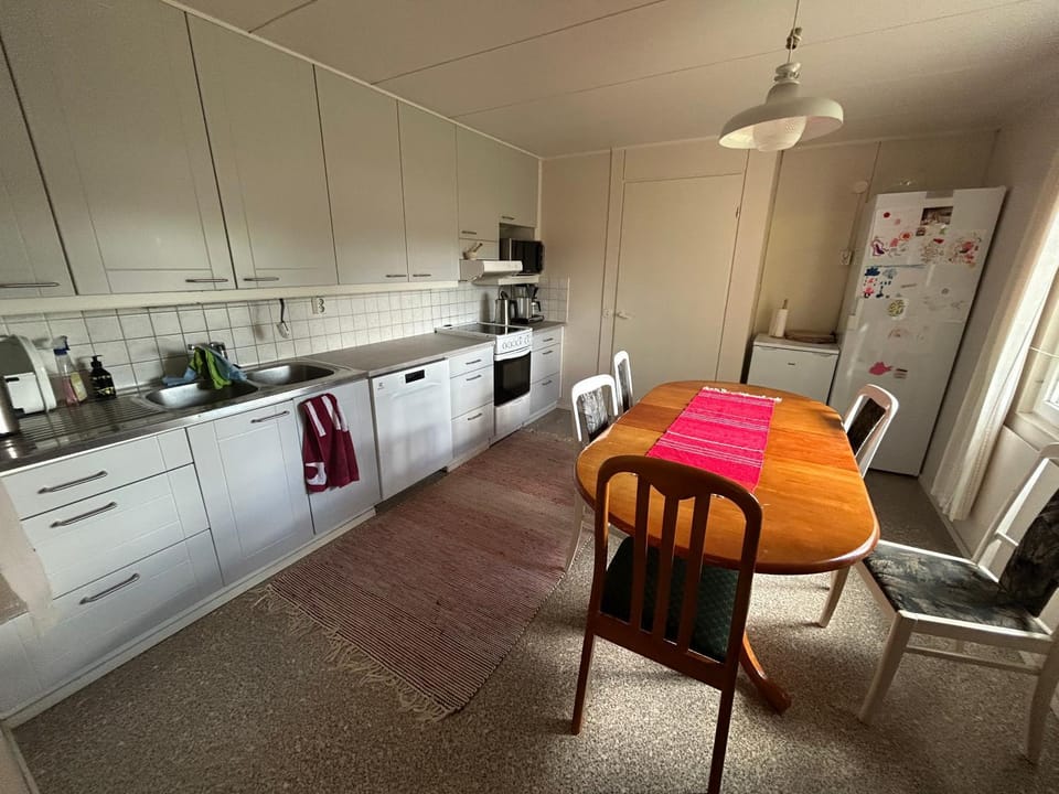 Kitchen or kitchenette, Dining area, dishwasher, oven, stove, toaster