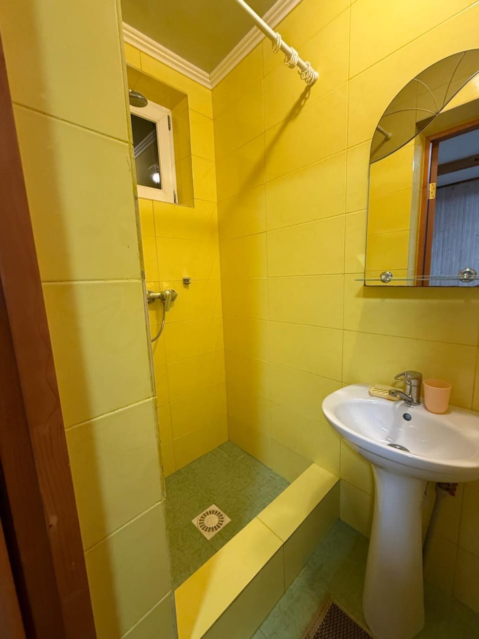 Shower, Toilet