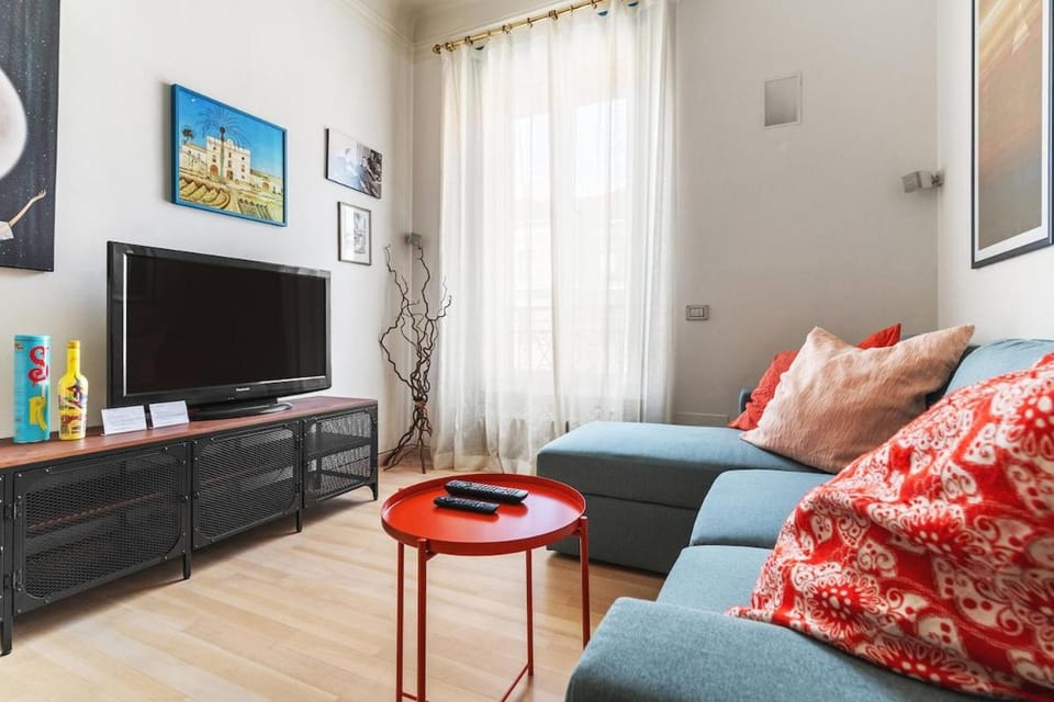 TV and multimedia, Living room, Seating area, Evening entertainment