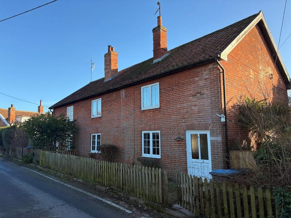 Beautiful Four Bedroom Cottage in Little Glemham, Suffolk House in Suffolk Coastal District