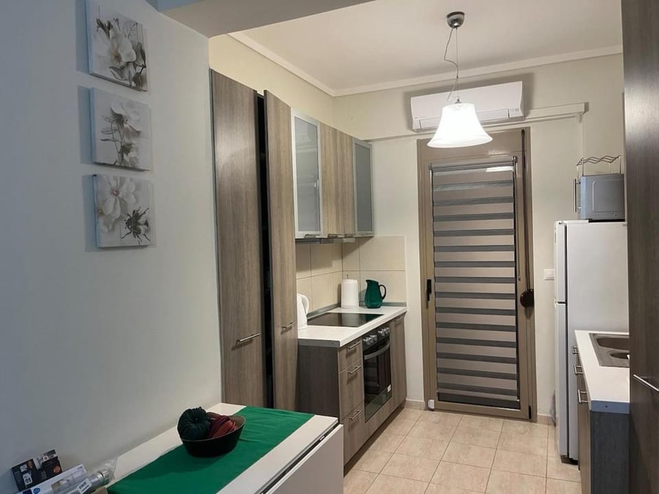 Coffee/tea facilities, Dining area, dishwasher, microwave, oven, kitchen