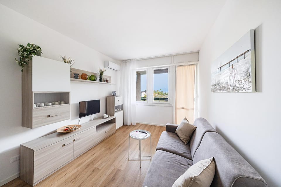 Communal lounge/ TV room, TV and multimedia, Living room