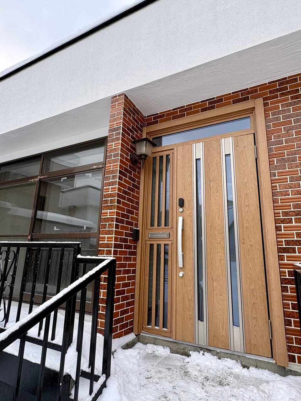 Property building, Facade/entrance, Day, Winter