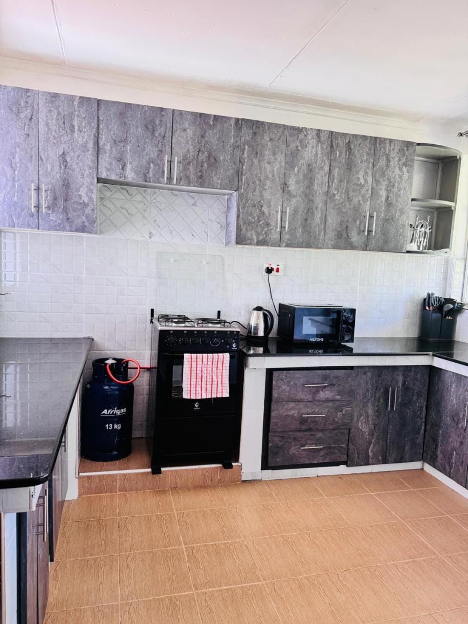 Kitchen or kitchenette, oven