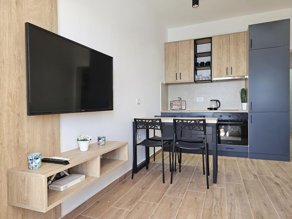 TV and multimedia, Kitchen or kitchenette, Dining area