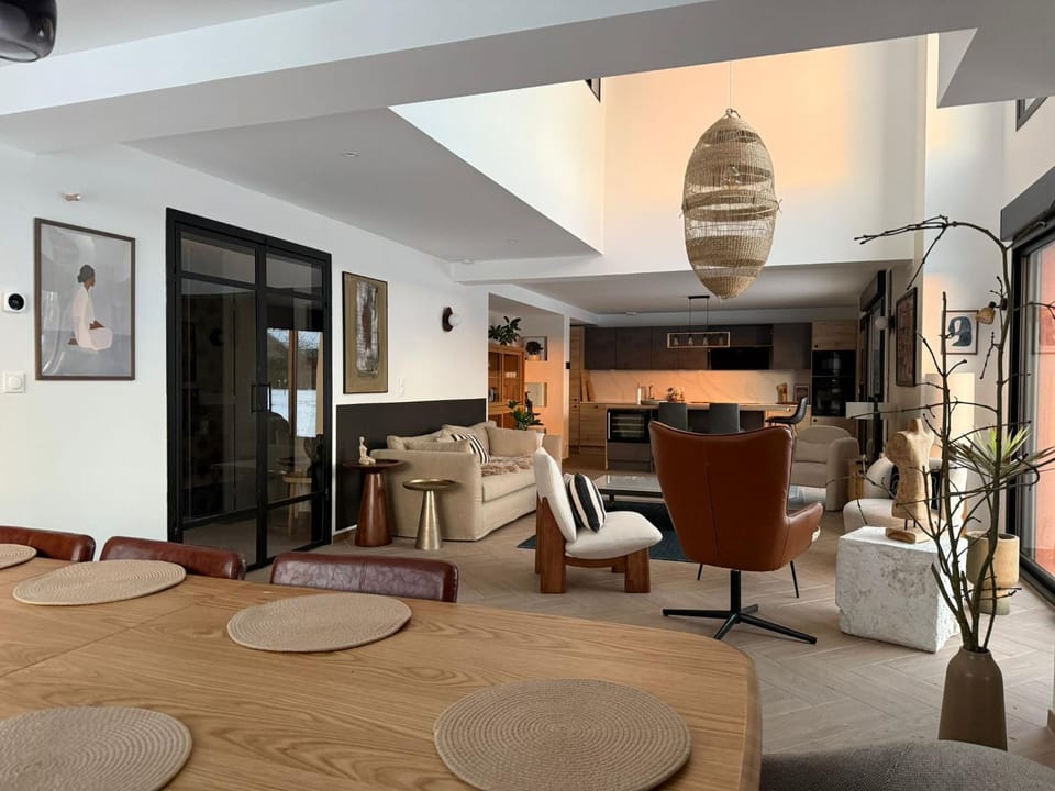 Living room, Communal kitchen