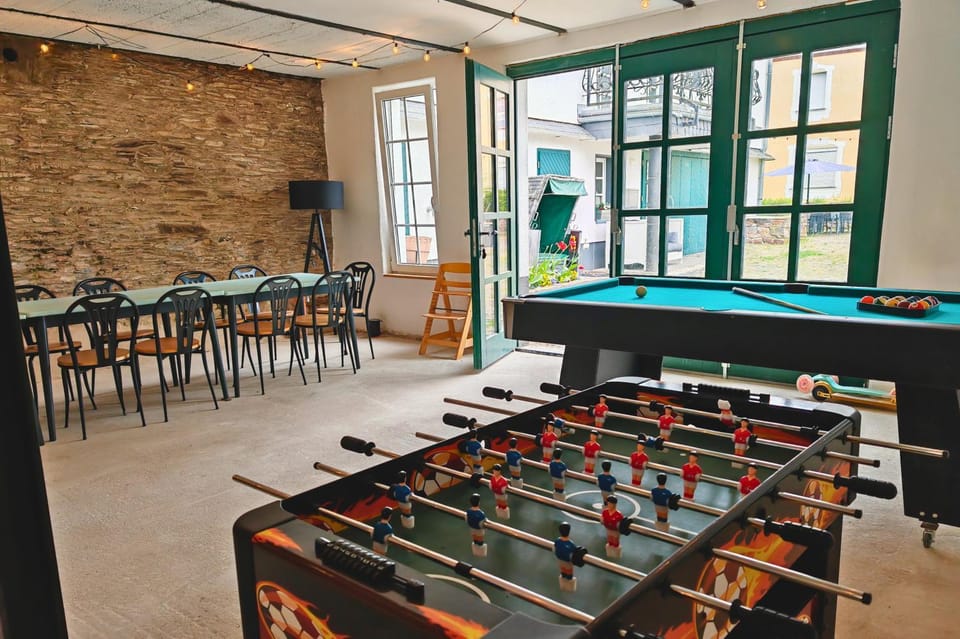 Billiard, Game Room