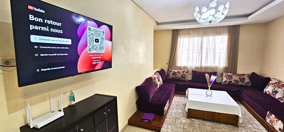 Communal lounge/ TV room, Living room, Seating area