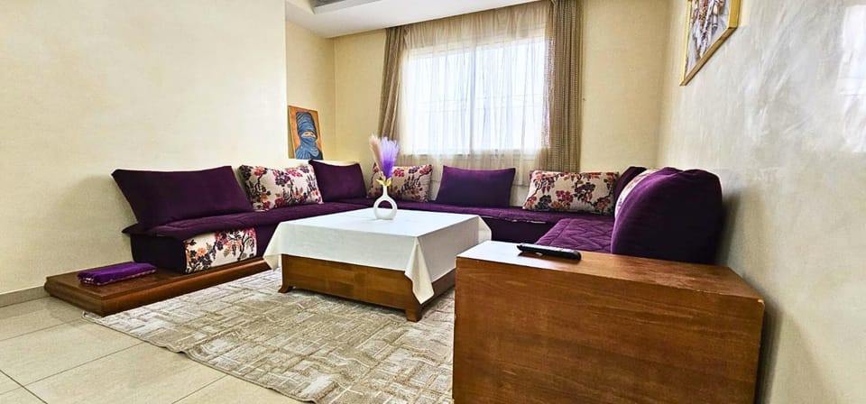 Communal lounge/ TV room, Living room, Seating area
