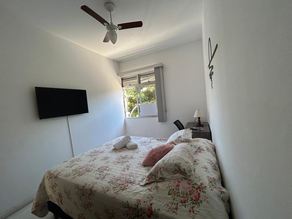 Apê 2 quartos, vaga e Wi-Fi 350m Praia do Forte Apartment in Cabo Frio