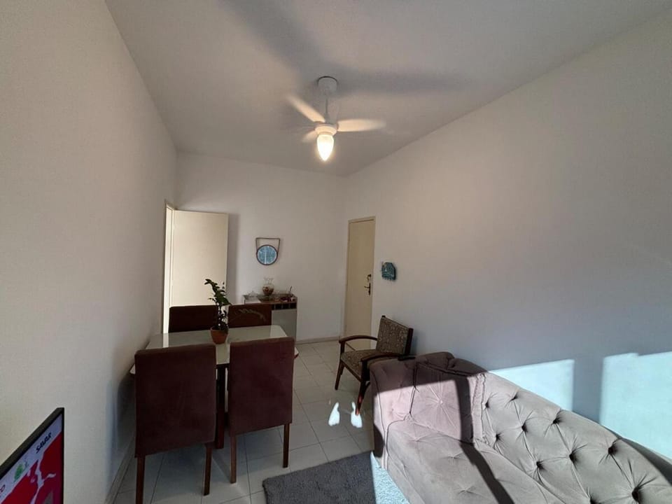 Apê 2 quartos, vaga e Wi-Fi 350m Praia do Forte Apartment in Cabo Frio