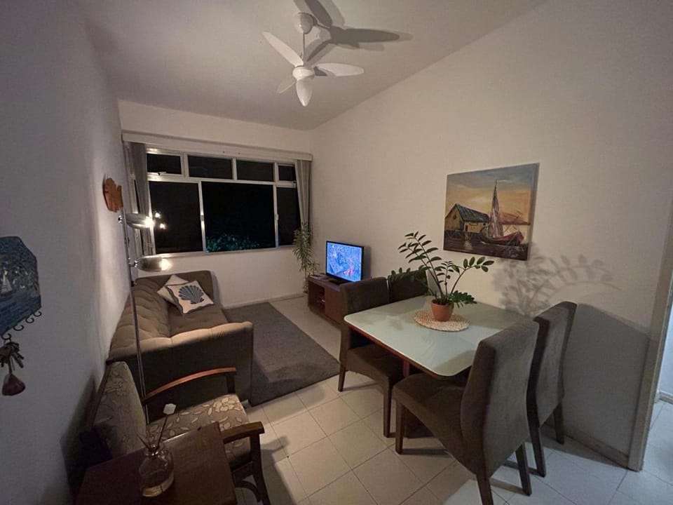 Apê 2 quartos, vaga e Wi-Fi 350m Praia do Forte Apartment in Cabo Frio