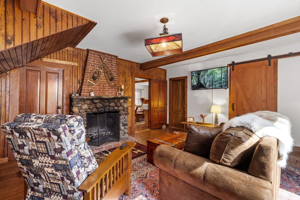 Secluded Cottage with hot tub, fire pit, and views House in Jackson