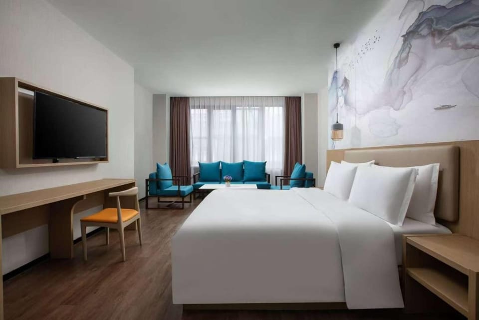 Bed, Seating area, Bedroom