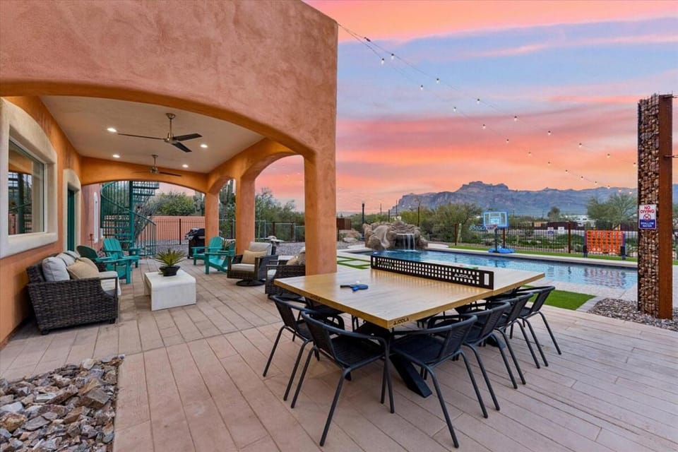 Dutchman Copper Ranch - Rooftop patio, Heated pool, Mtn Views, Waterslide House in Apache Junction