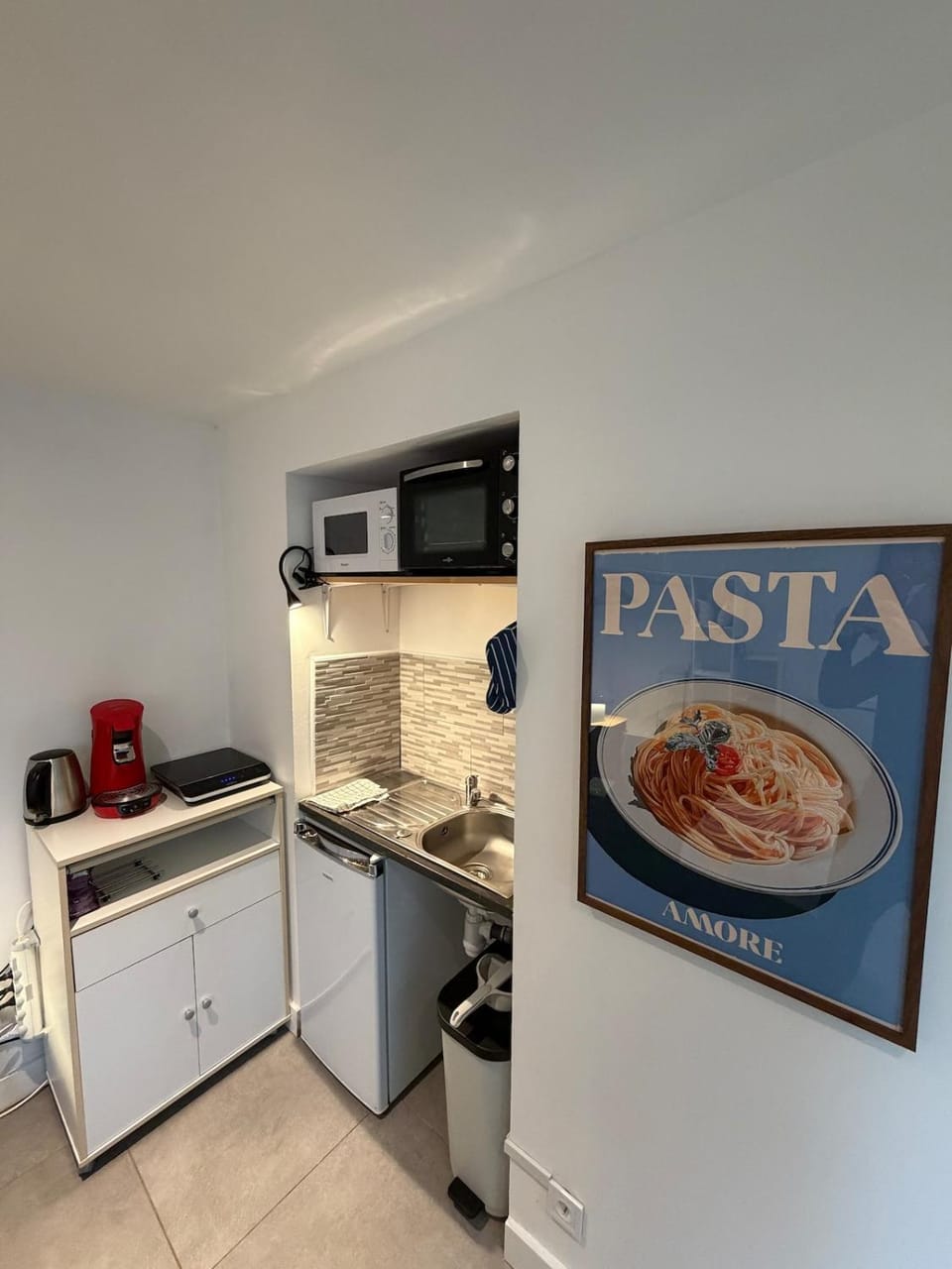 Kitchen or kitchenette