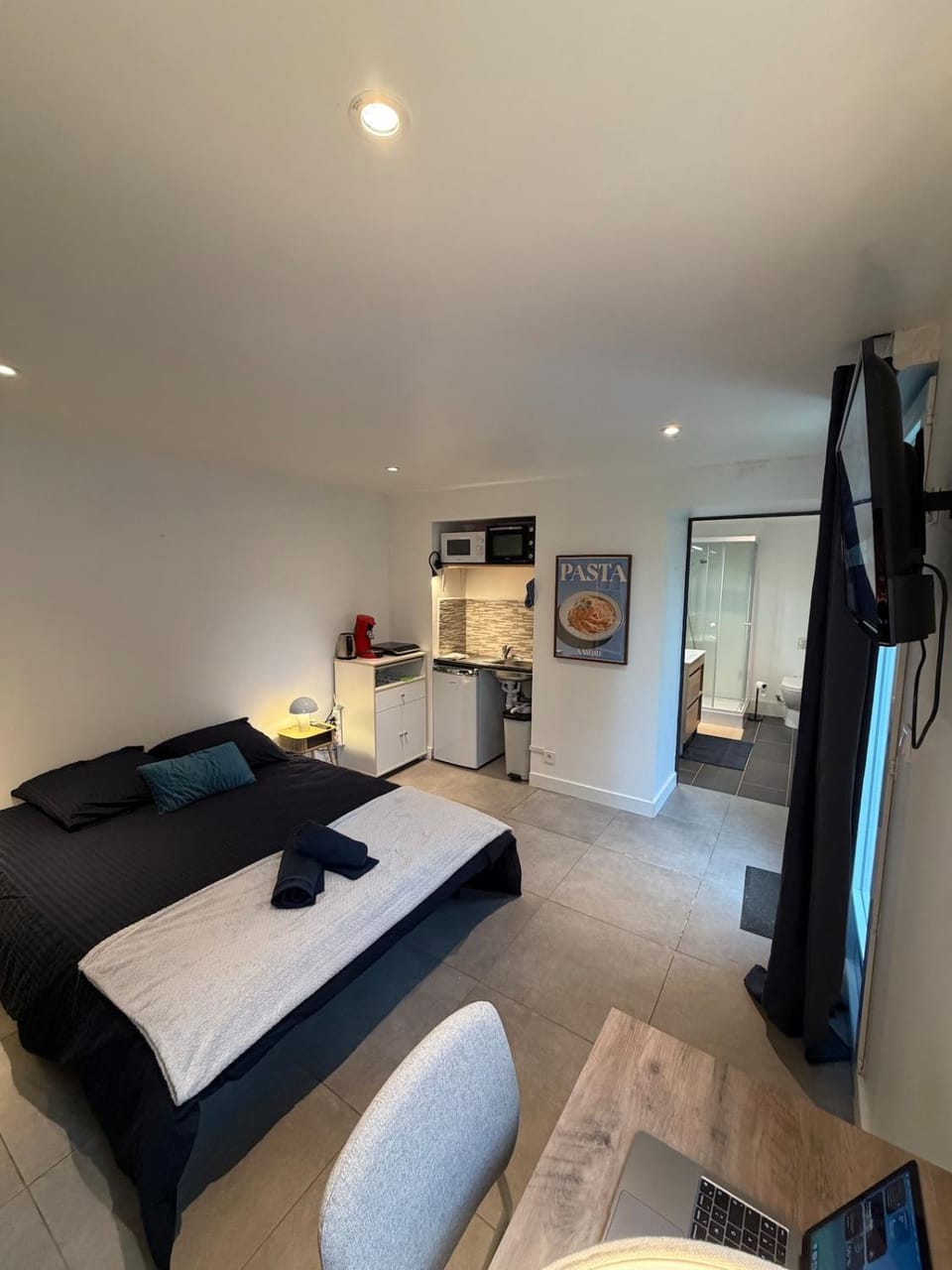 Photo of the whole room