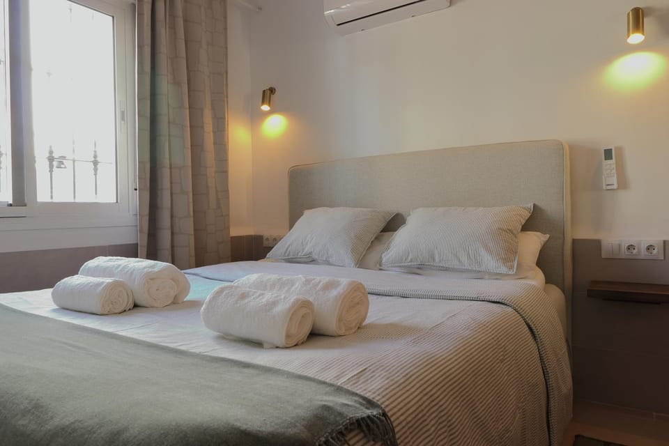 Bed, Photo of the whole room, Bedroom, towels, air conditioner