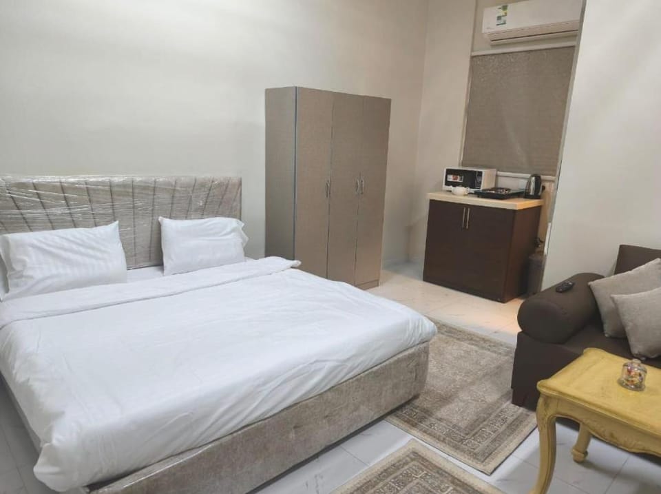 Bed, Photo of the whole room, Bedroom, wardrobe, air conditioner