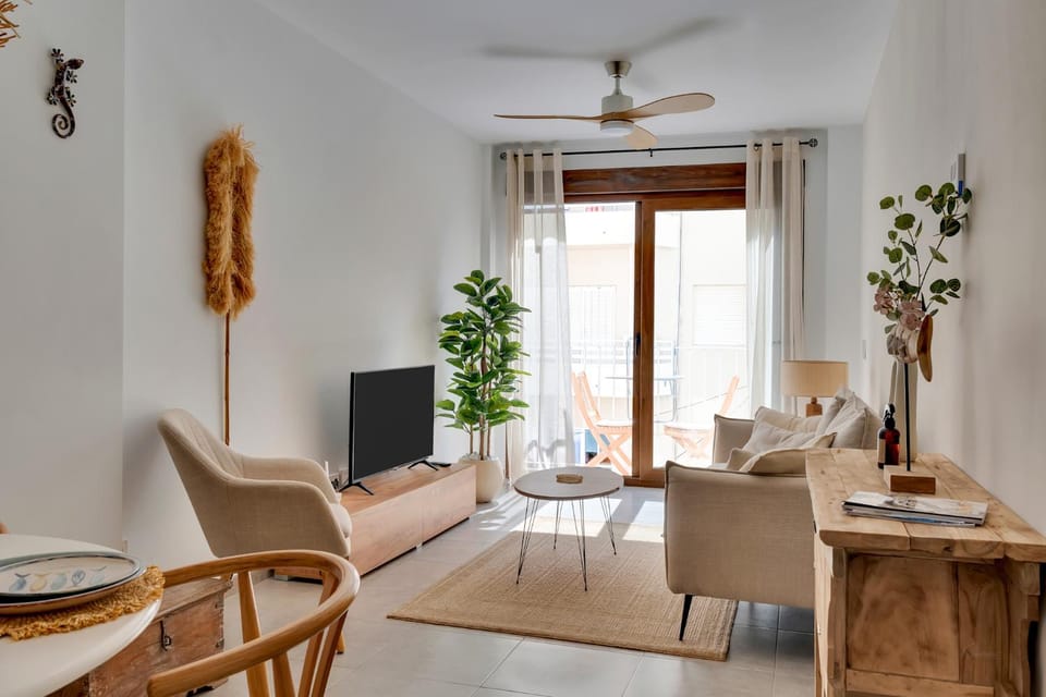 TV and multimedia, Balcony/Terrace, Living room, Seating area, air conditioner