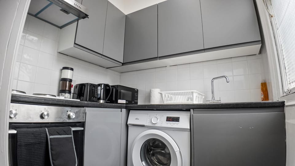 Compact Modern Studio, Great Location with Parking Apartment in Birmingham