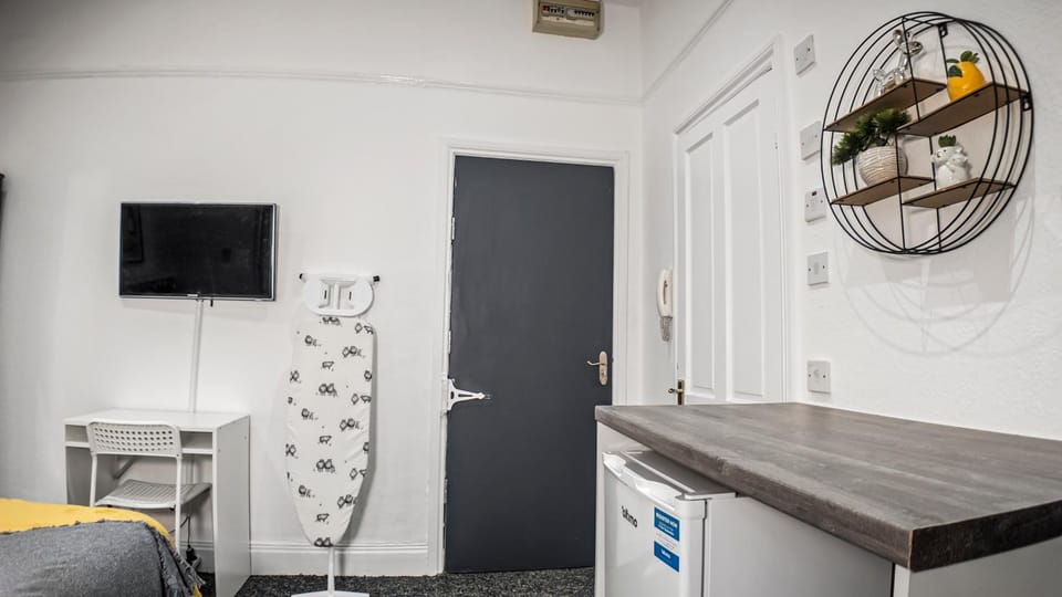 Compact Modern Studio, Great Location with Parking Apartment in Birmingham