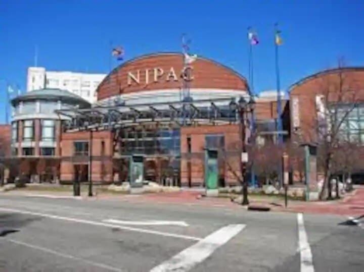 New Calm Cocoon by Train We Pay Half Parking, Sleeps 6 Apartment in Hoboken