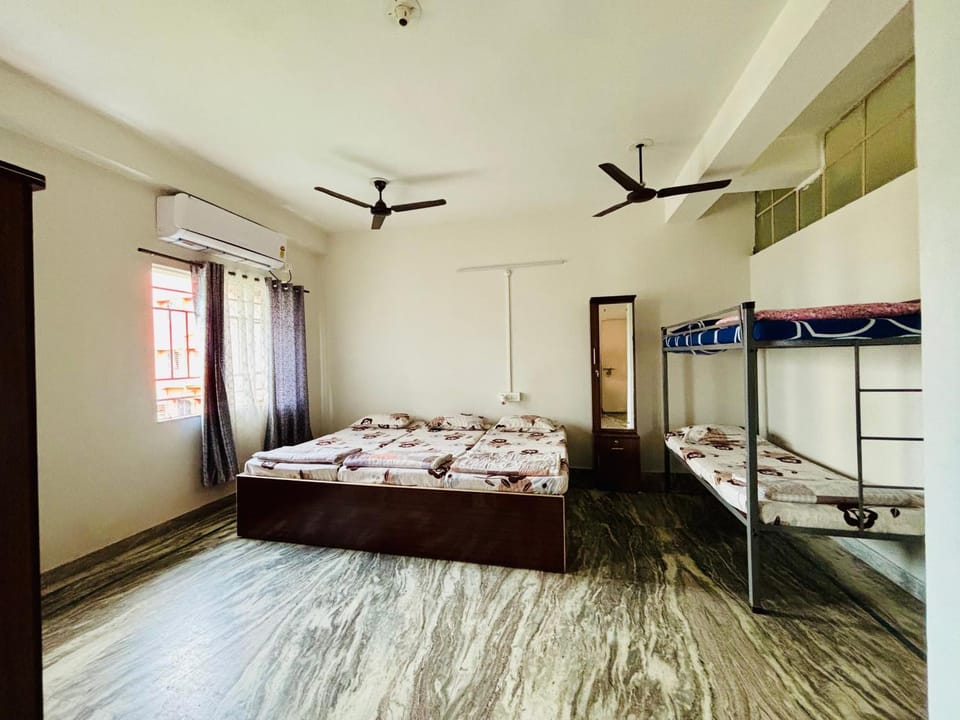 Backpackers Bunkhouse Siliguri 5Bed TOGETHER STAY Vacation rental in West Bengal