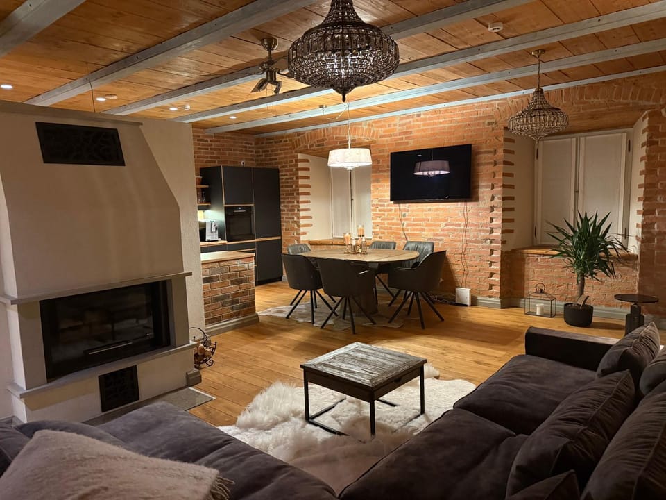 Dining area, Evening entertainment