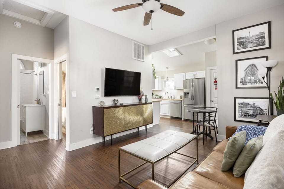 Sleek Modern Indy Home with Yard WiFi Family Friendly & Easy Access House in Indianapolis