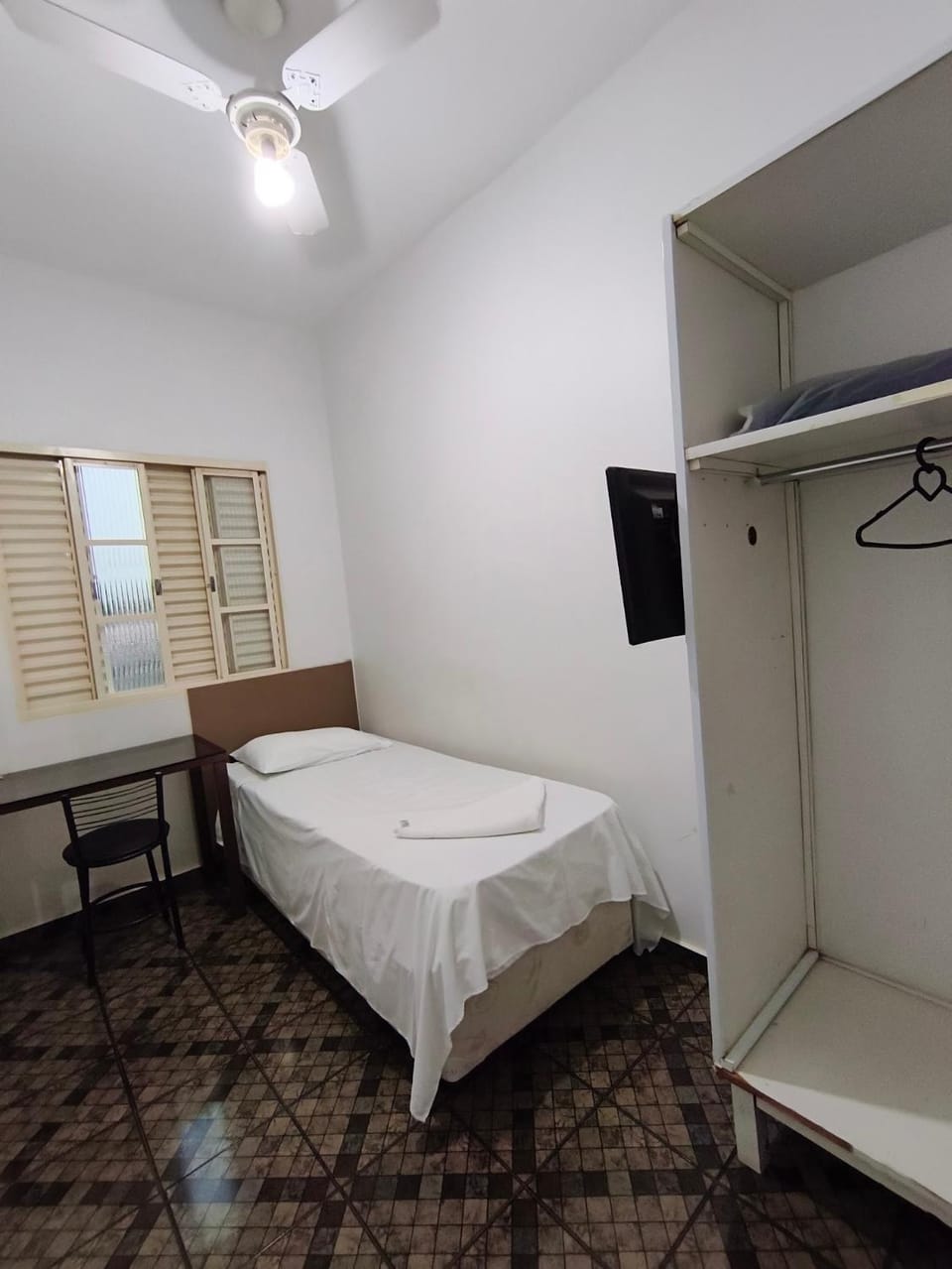 Photo of the whole room, Bedroom