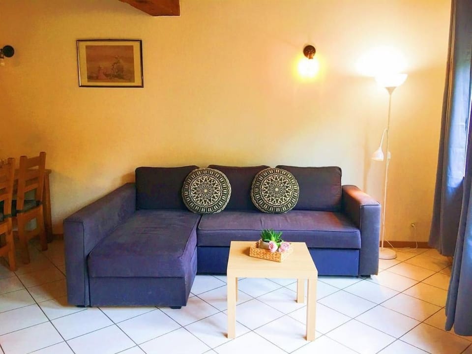 Bed, Living room