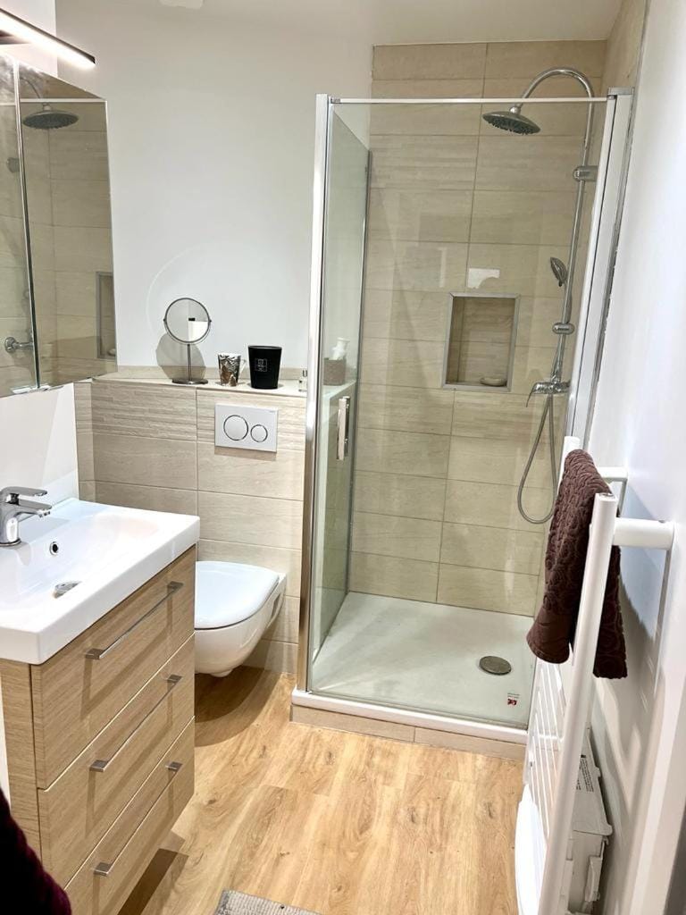 Shower, Toilet, Bathroom