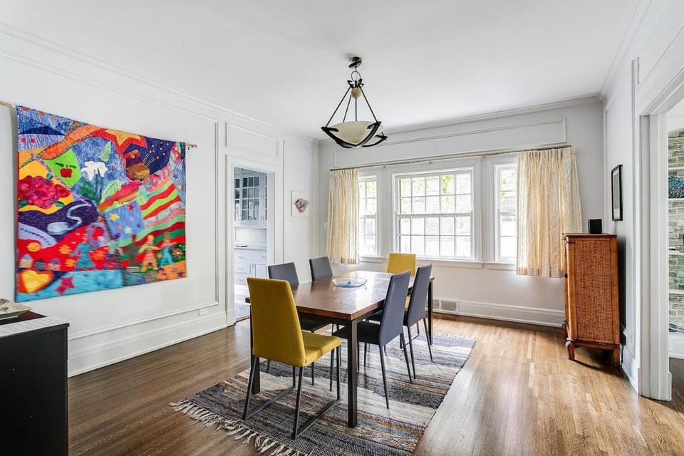 Regal Mansion with Private Garden in Quiet Area-Family Friendly House in Jefferson County