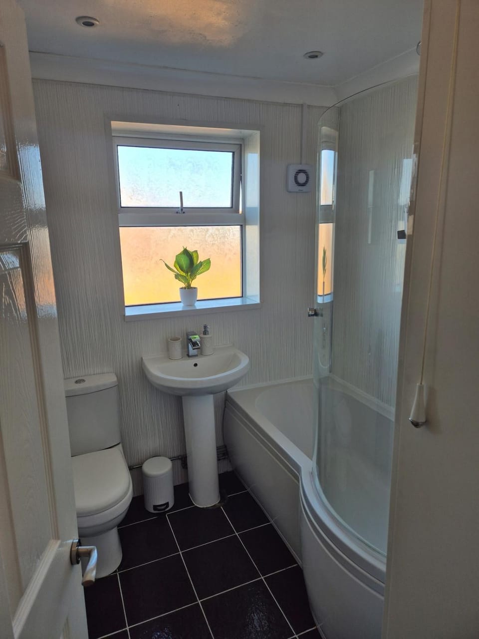 Shower, Toilet, Bathroom, Bath