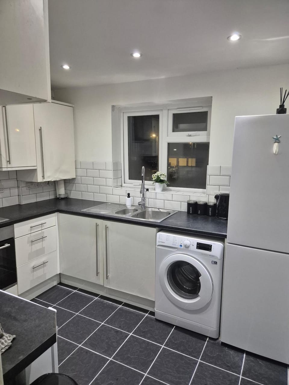 Kitchen or kitchenette, oven, stove, washing machine
