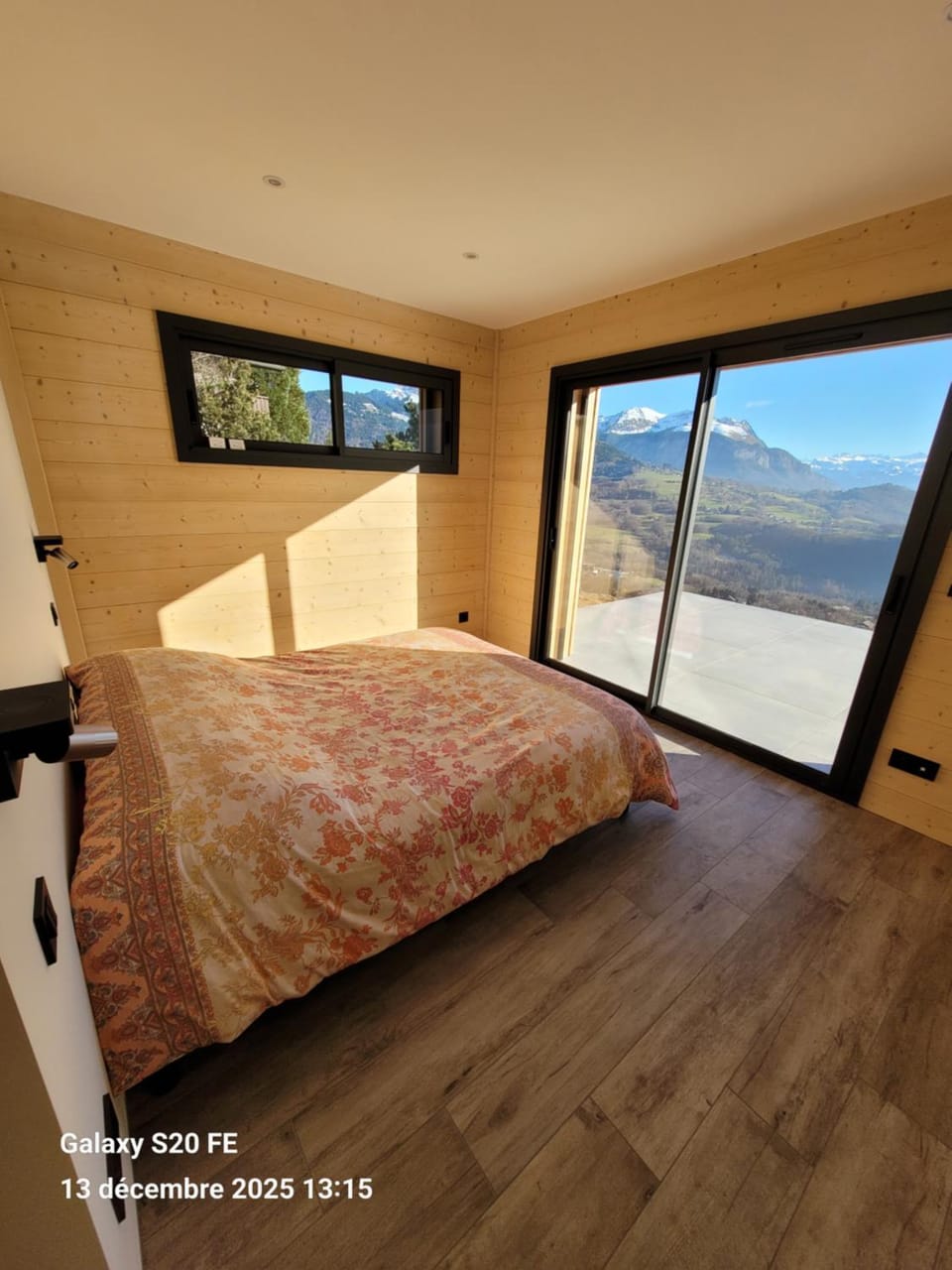 Bed, Photo of the whole room, Bedroom, Mountain view