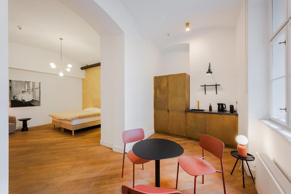 Dining area, kitchen