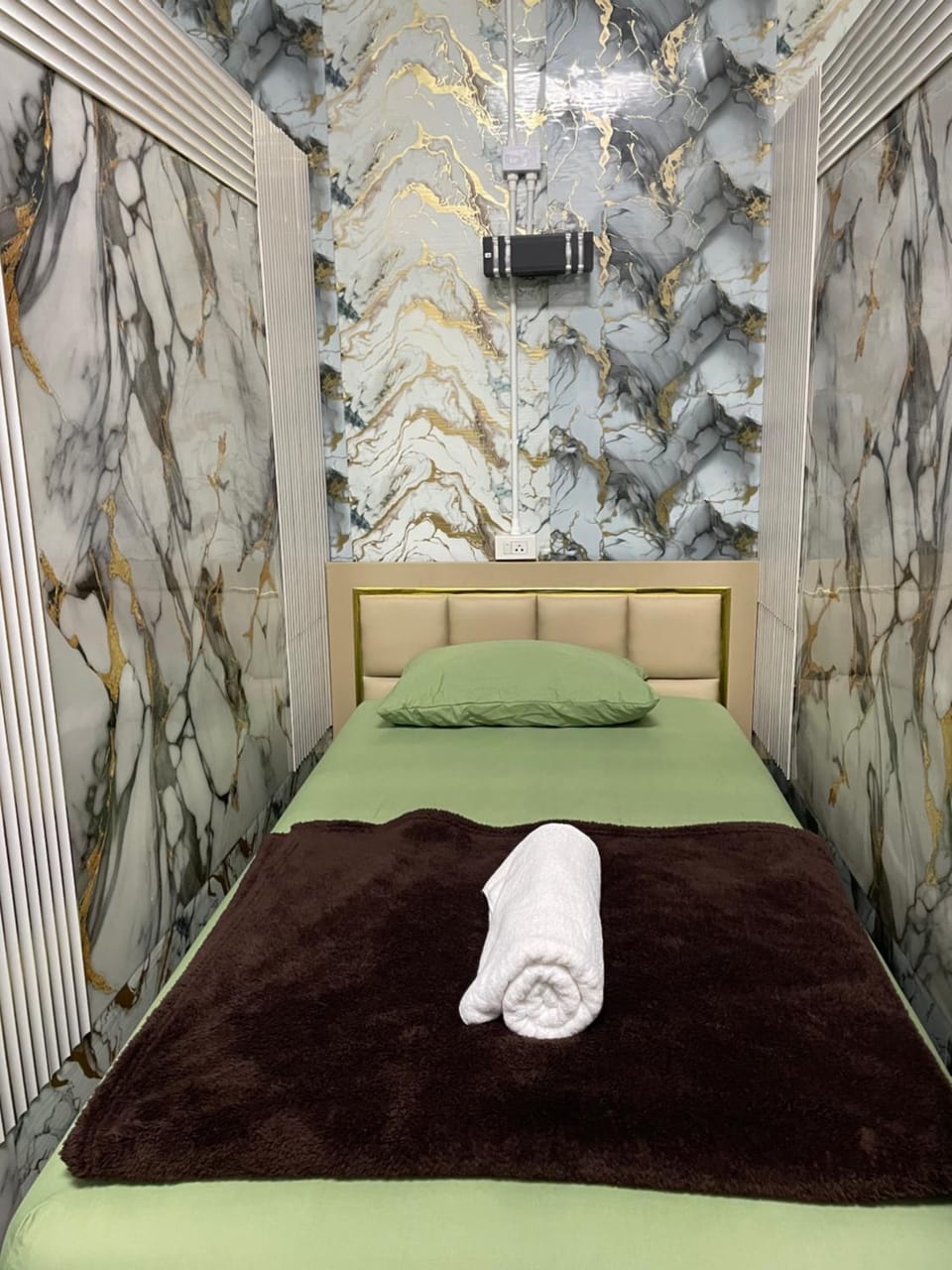 Property building, Bed, Photo of the whole room, Bedroom, towels