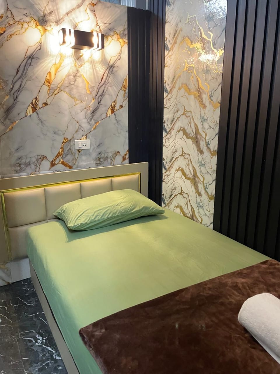 Property building, Bed, Photo of the whole room, Bedroom