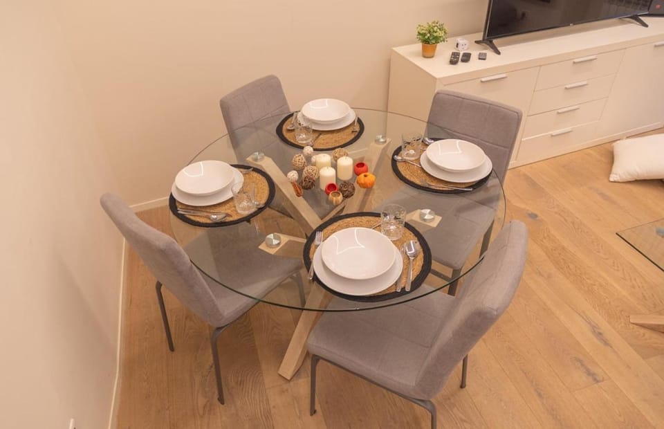 Seating area, Dining area