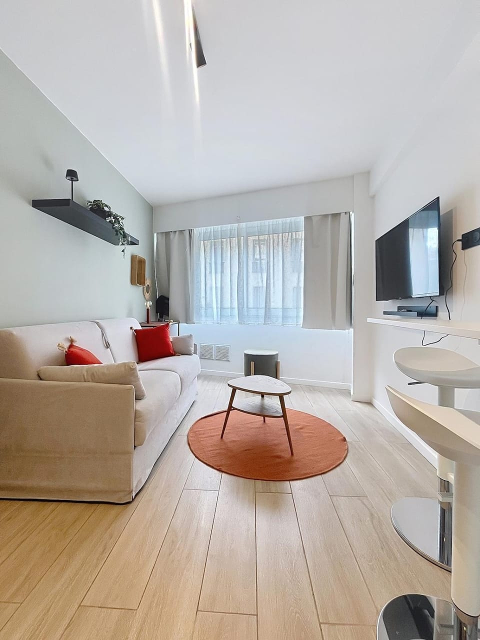 Communal lounge/ TV room