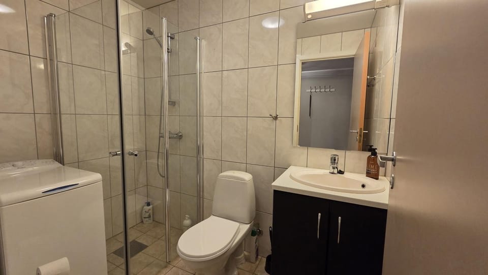 Bathroom, washing machine