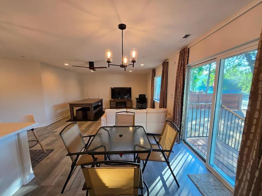 Lakefront Retreat • Private Yard + Fireplace House in Clearlake Oaks