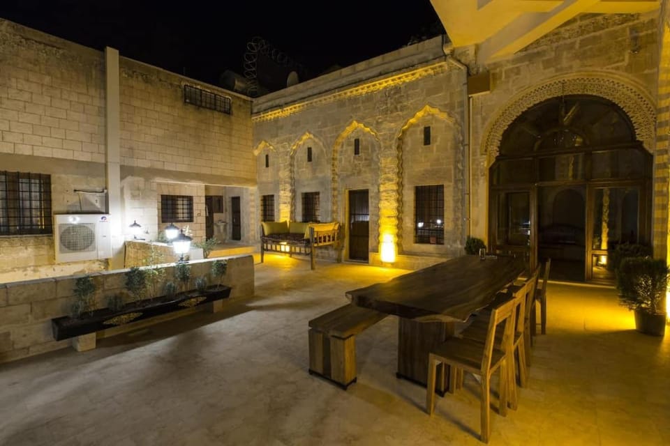 Night, Seating area
