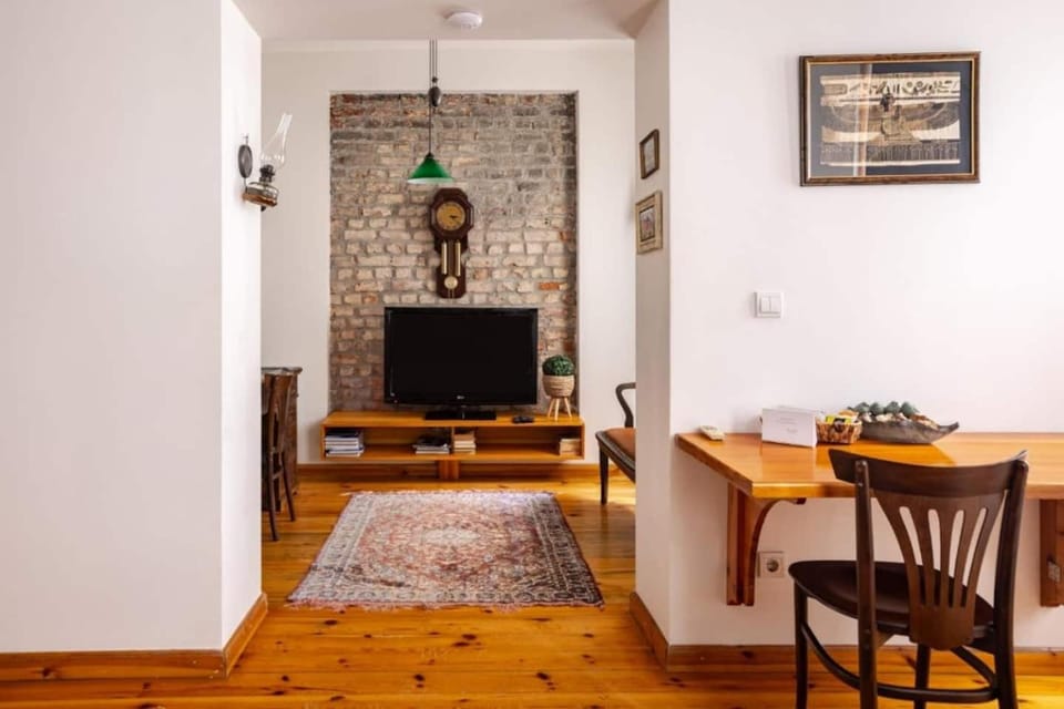 Cozy Intimate 2BD2Bath Galata Tower Home! #410 Apartment in Istanbul