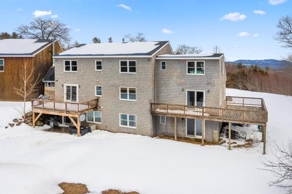 Big Sky Retreat with Overflow Unit Atop Sunapee House in Newbury