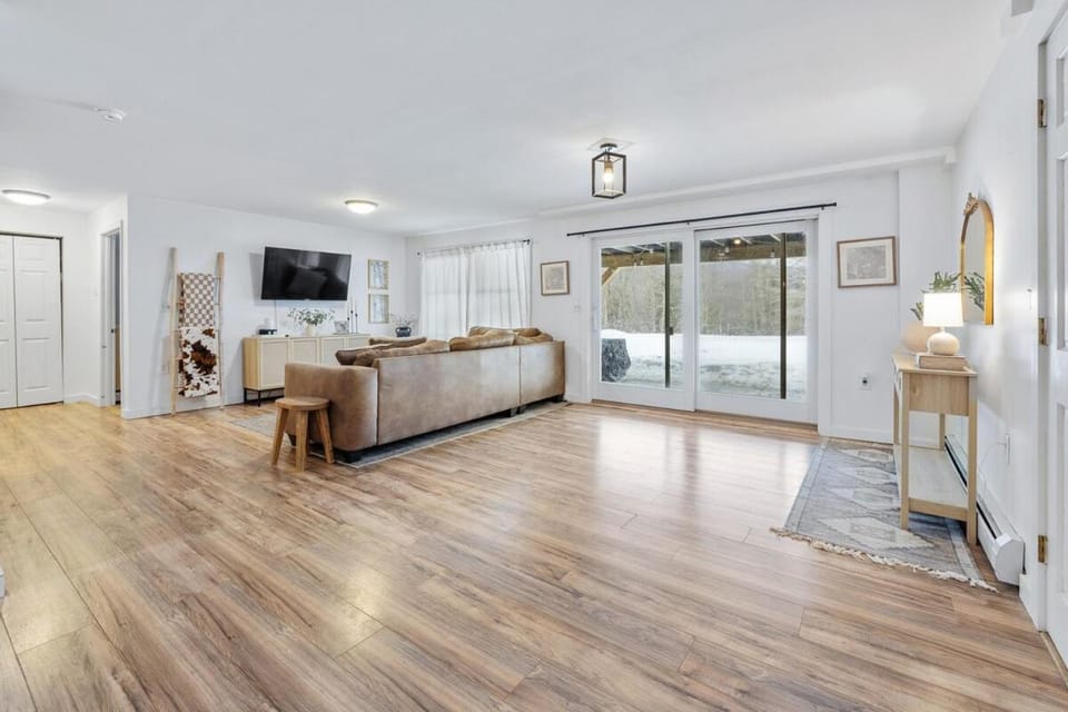 Big Sky Retreat with Overflow Unit Atop Sunapee House in Newbury