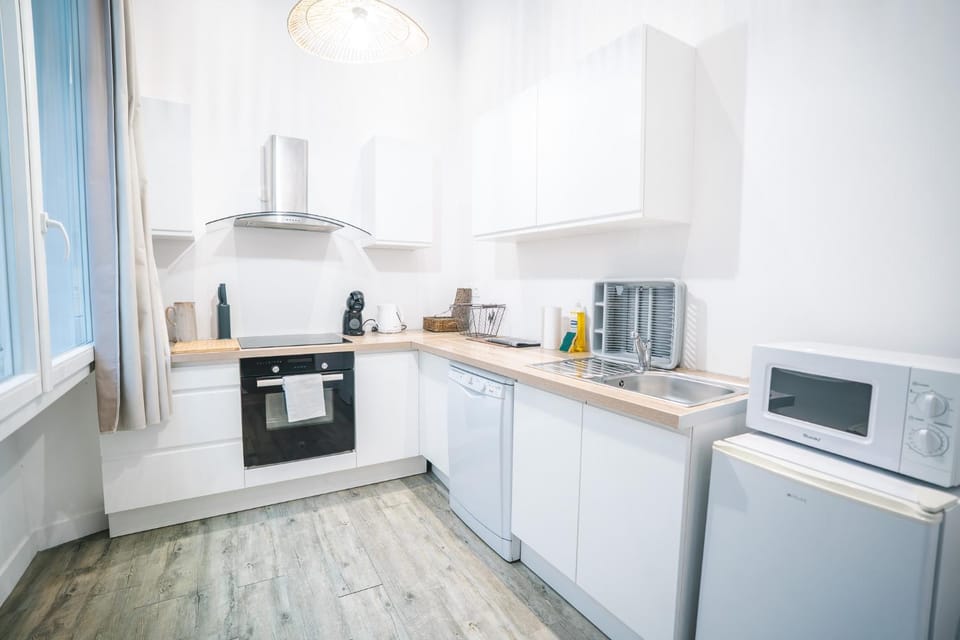 microwave, oven, stove, kitchen